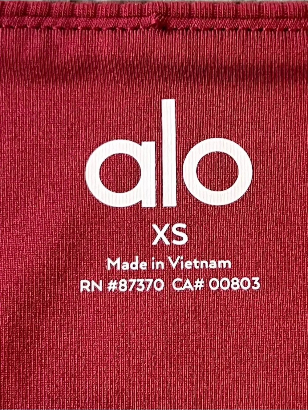 Alo Yoga Blissful Henley Top Womens Size XS Burgundy Built In Sports Bra